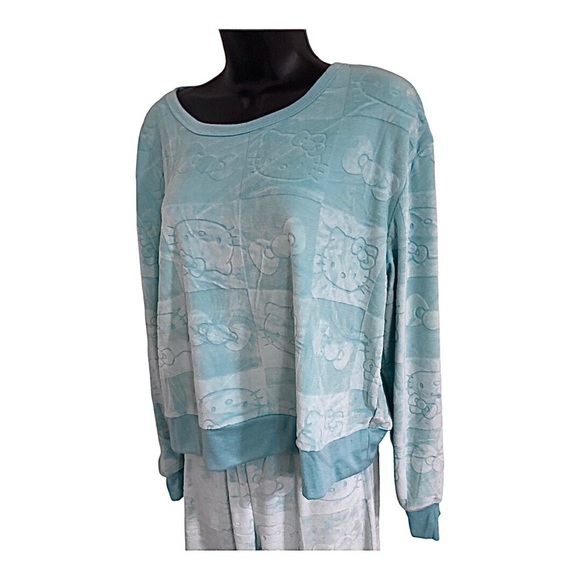 Hello Kitty blue velour hello kitty monogram printed top & pant set size large - Picture 4 of 16